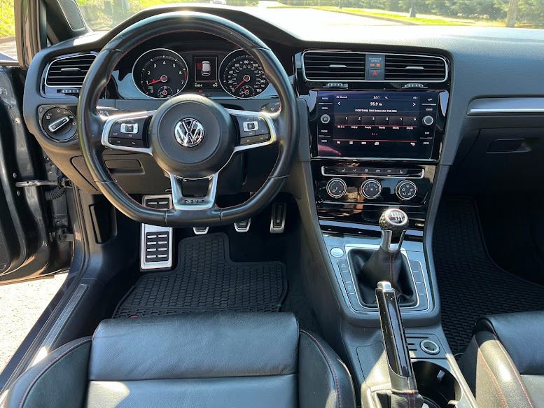 Used 2019 Volkswagen GTI SE FWD image 20