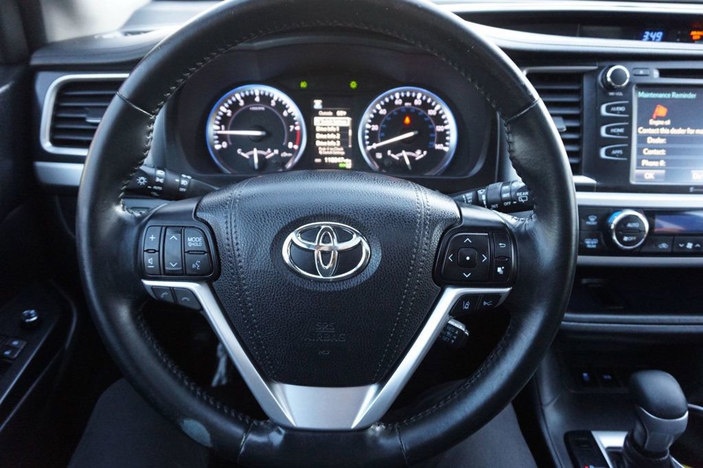 Used 2017 Toyota Highlander SE FWD image 27