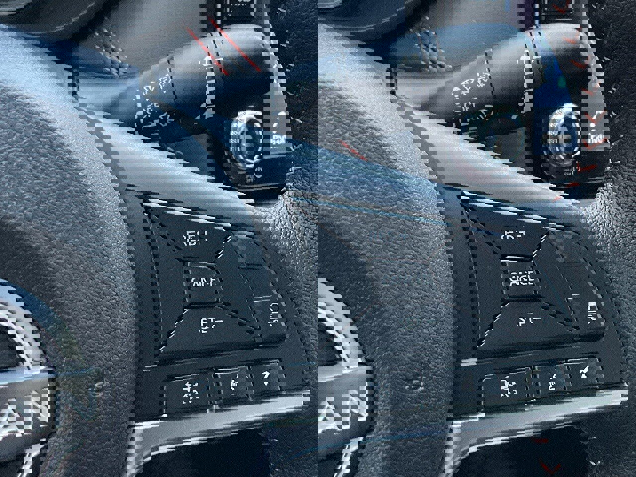 New 2025 Nissan Versa SR w/ Trunk Package image 22