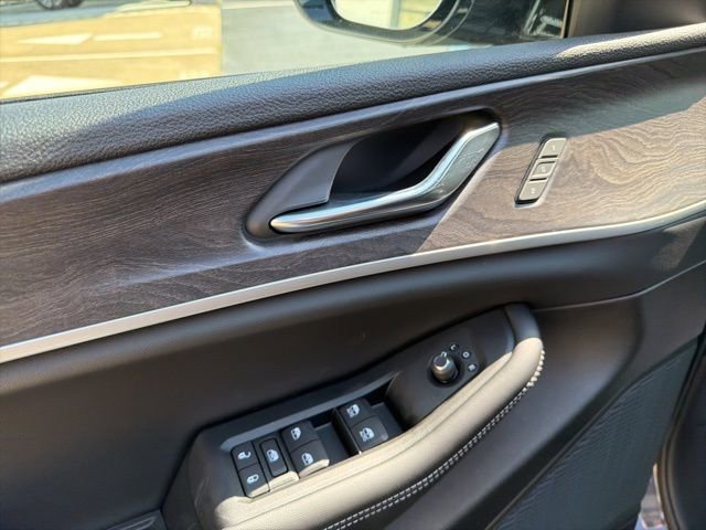 New 2025 Jeep Grand Cherokee L Limited w/ Luxury Tech Group II RWD image 9