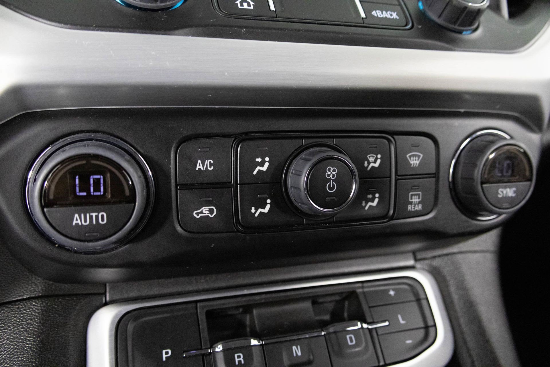 Certified 2023 GMC Acadia SLE w/ Driver Convenience Package image 26