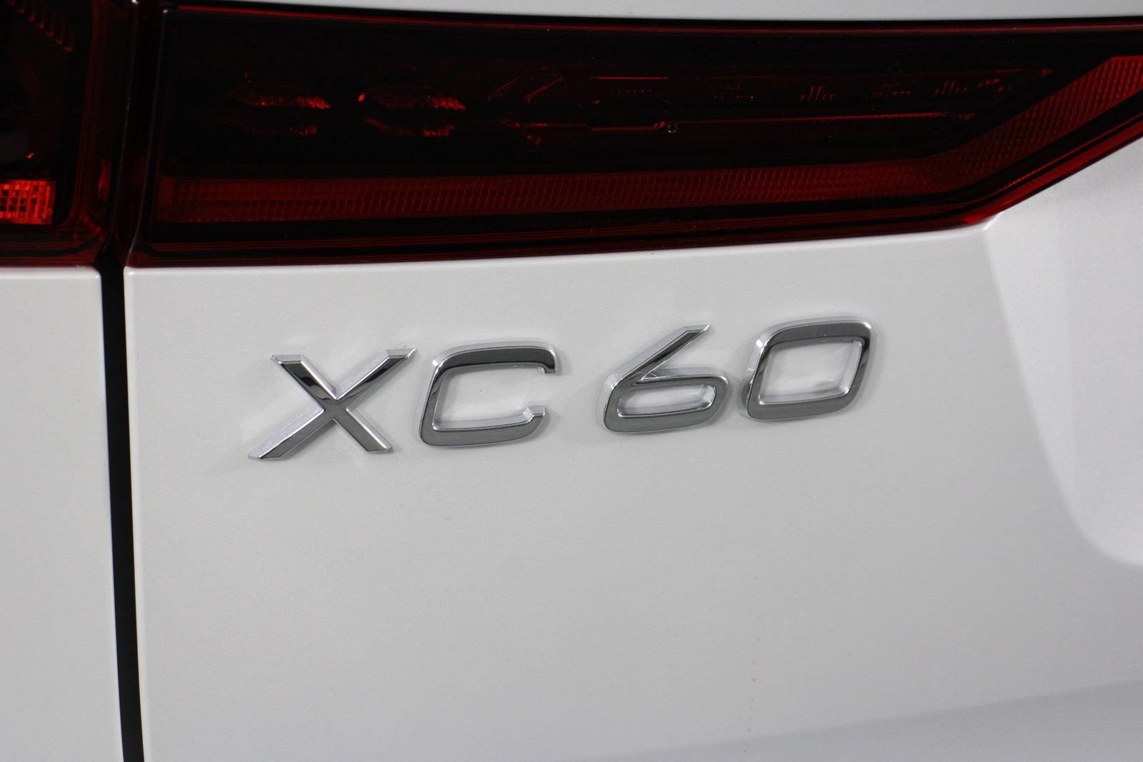 New 2026 Volvo XC60 B5 Plus w/ Climate Package PRO AWD/4WD image 16