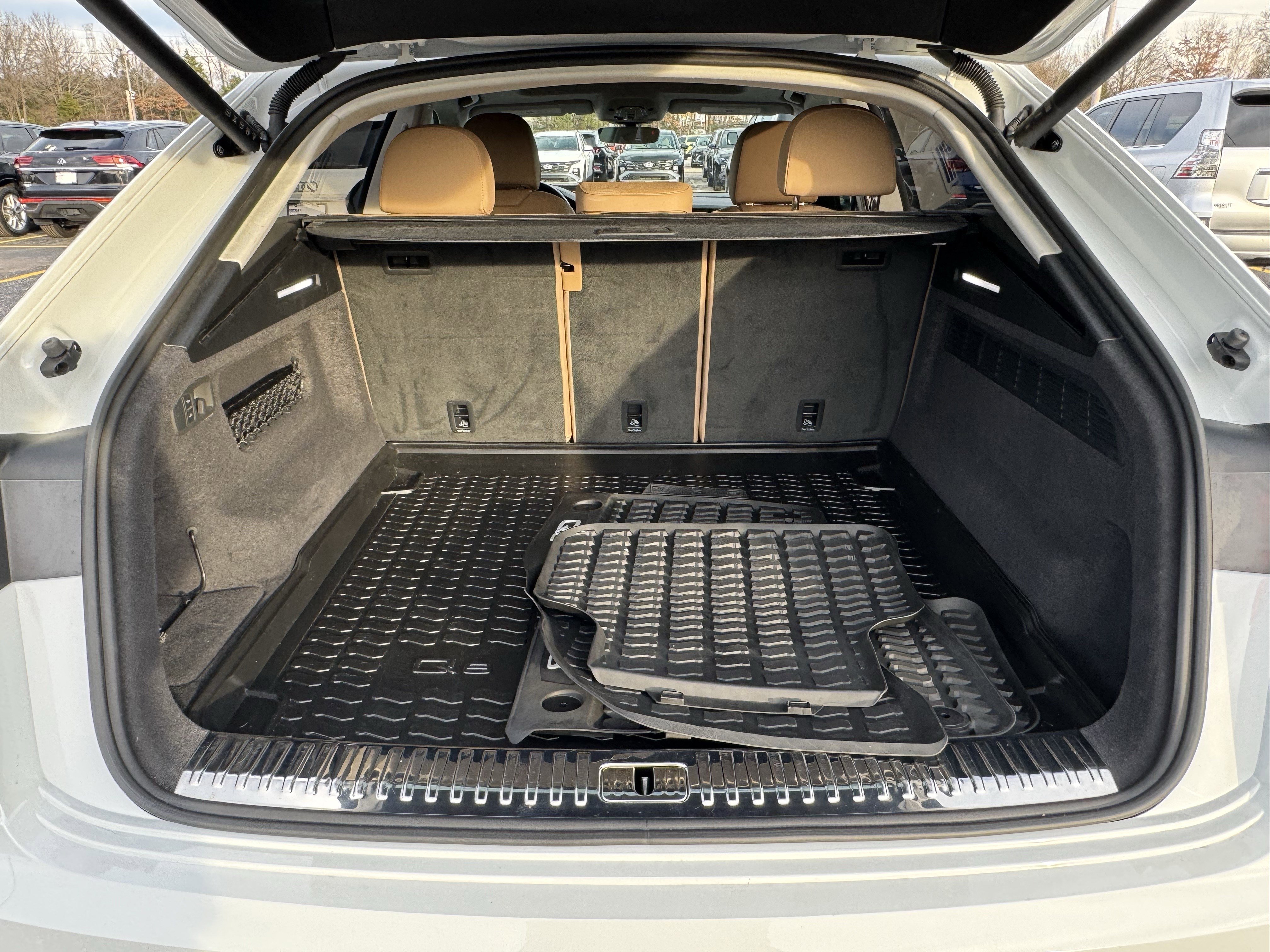 Used 2023 Audi Q8 Prestige image 8