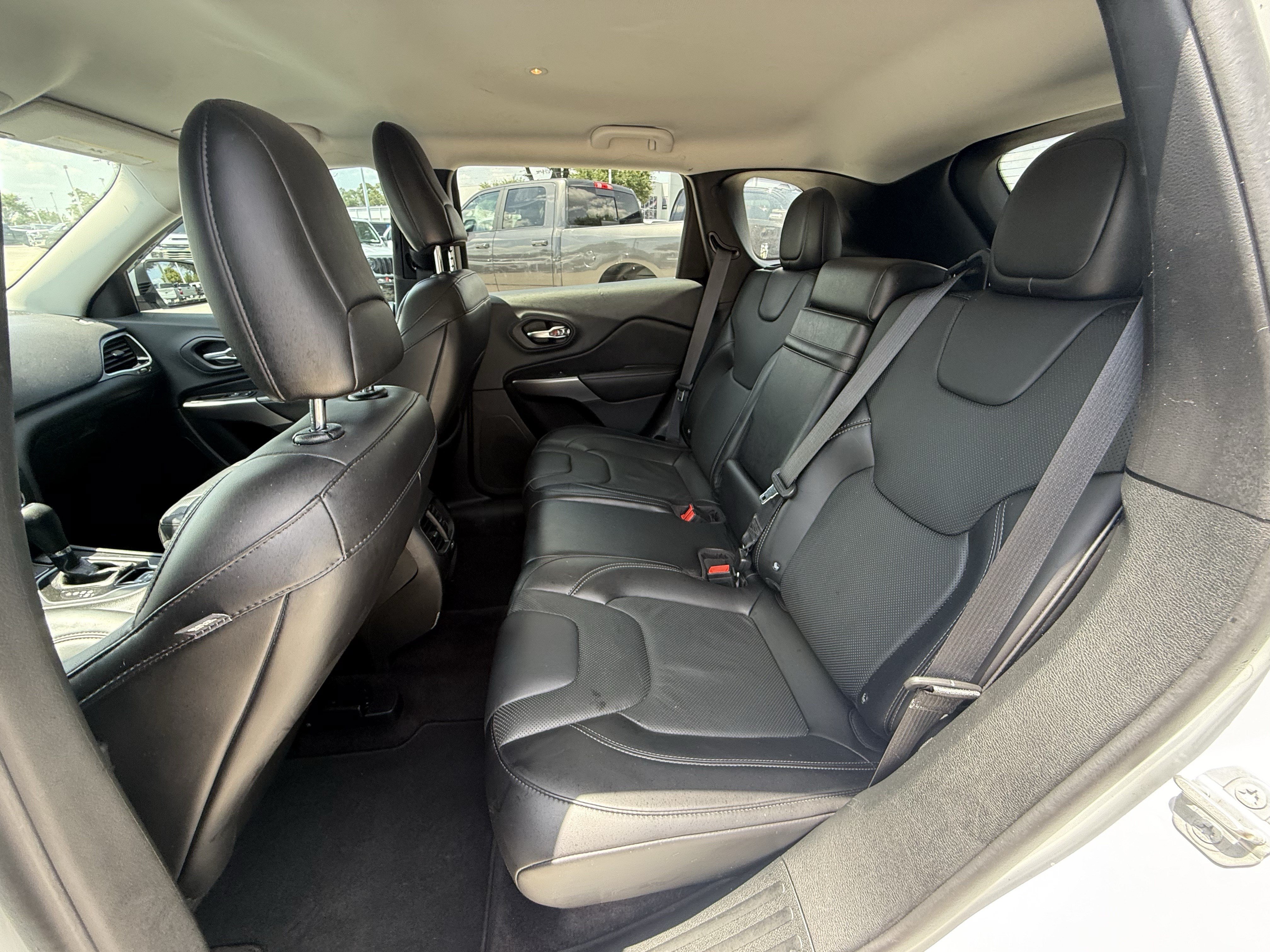 Used 2019 Jeep Cherokee Limited w/ Technology Group AWD/4WD image 30