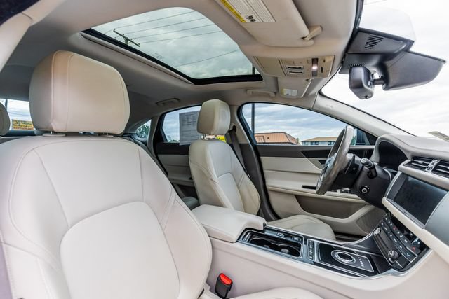 Used 2018 Jaguar XF Premium AWD/4WD image 18
