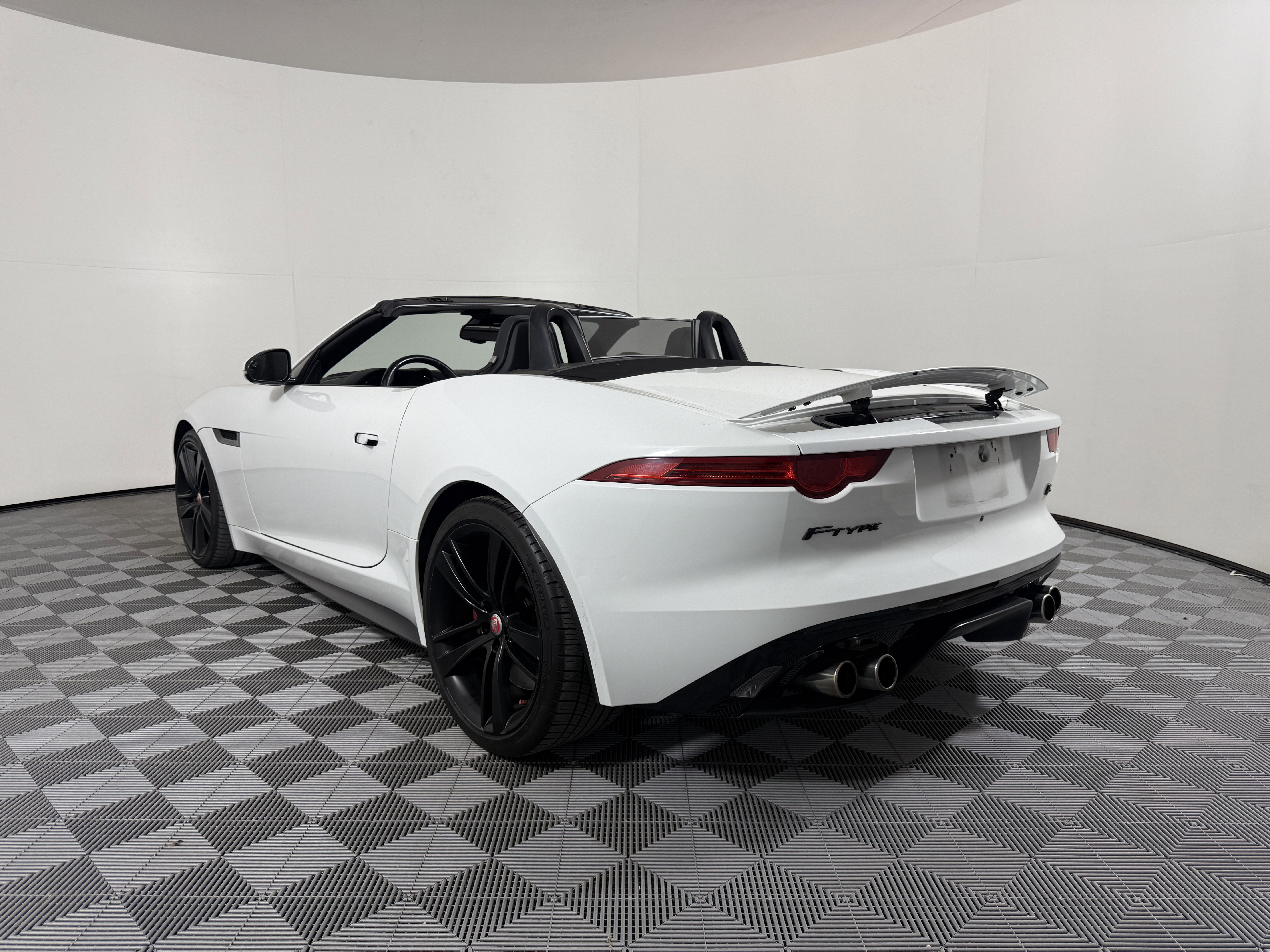 Used 2015 Jaguar F-TYPE S image 3