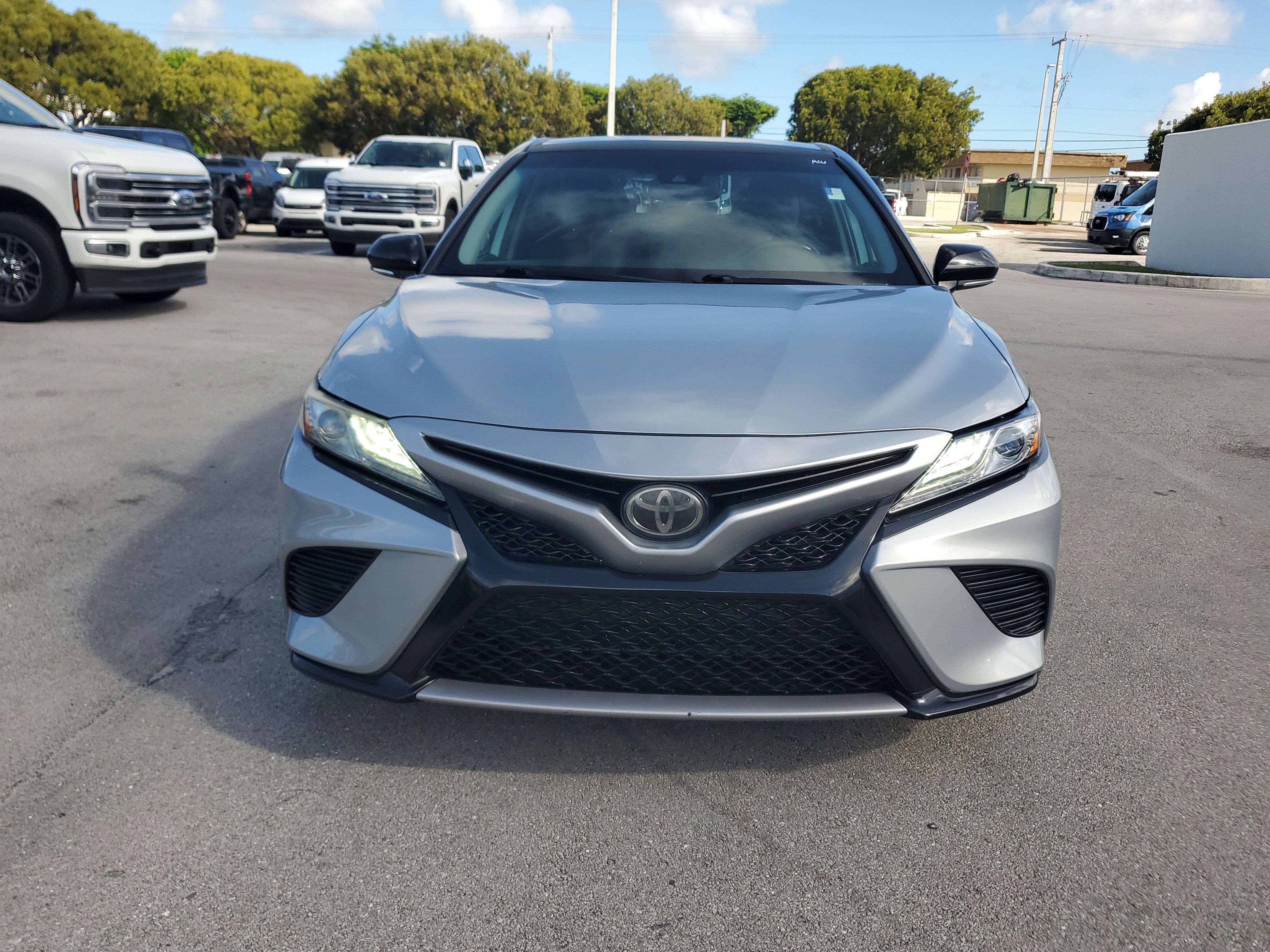 Used 2019 Toyota Camry XSE image 2