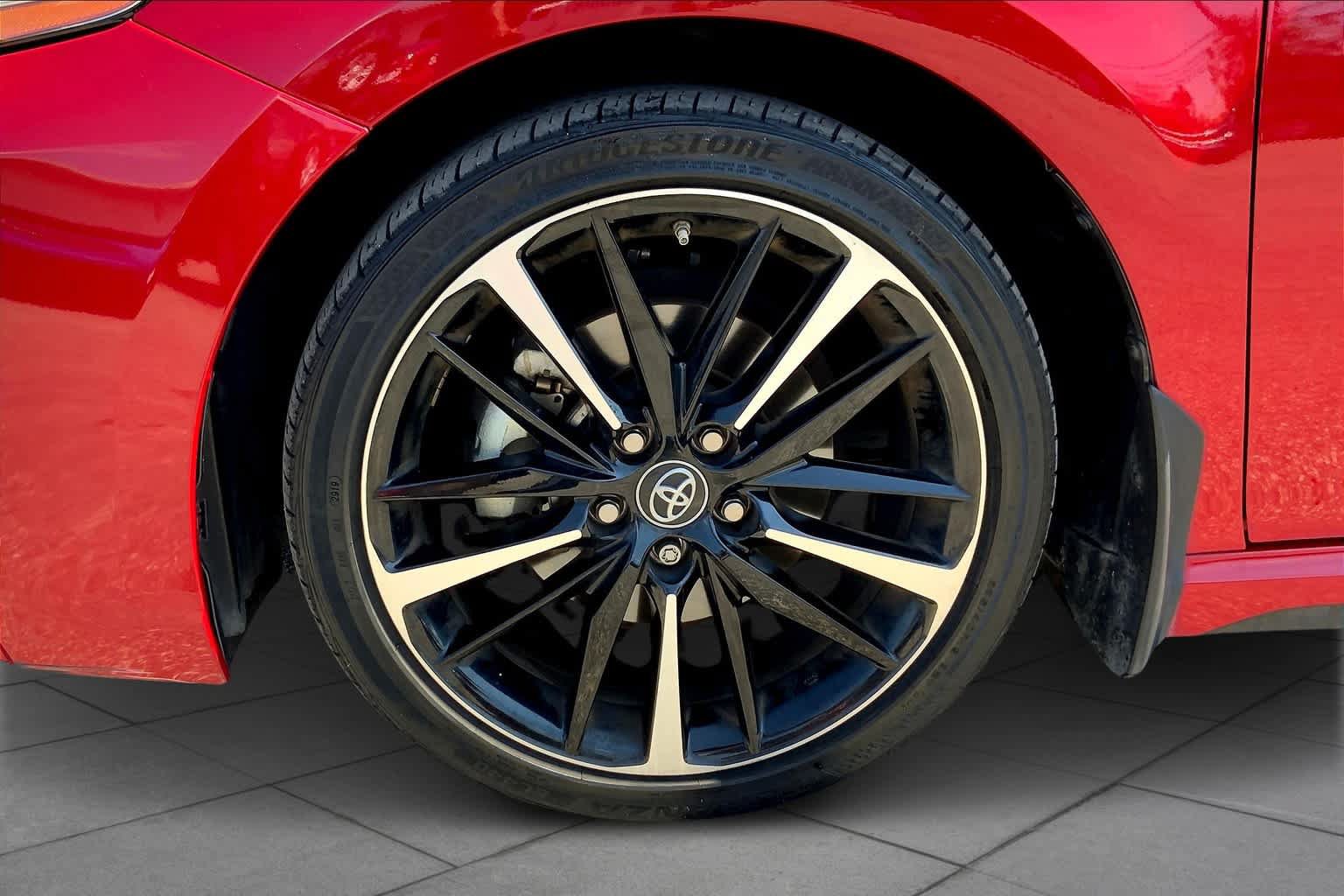 Used 2019 Toyota Camry XSE FWD image 11