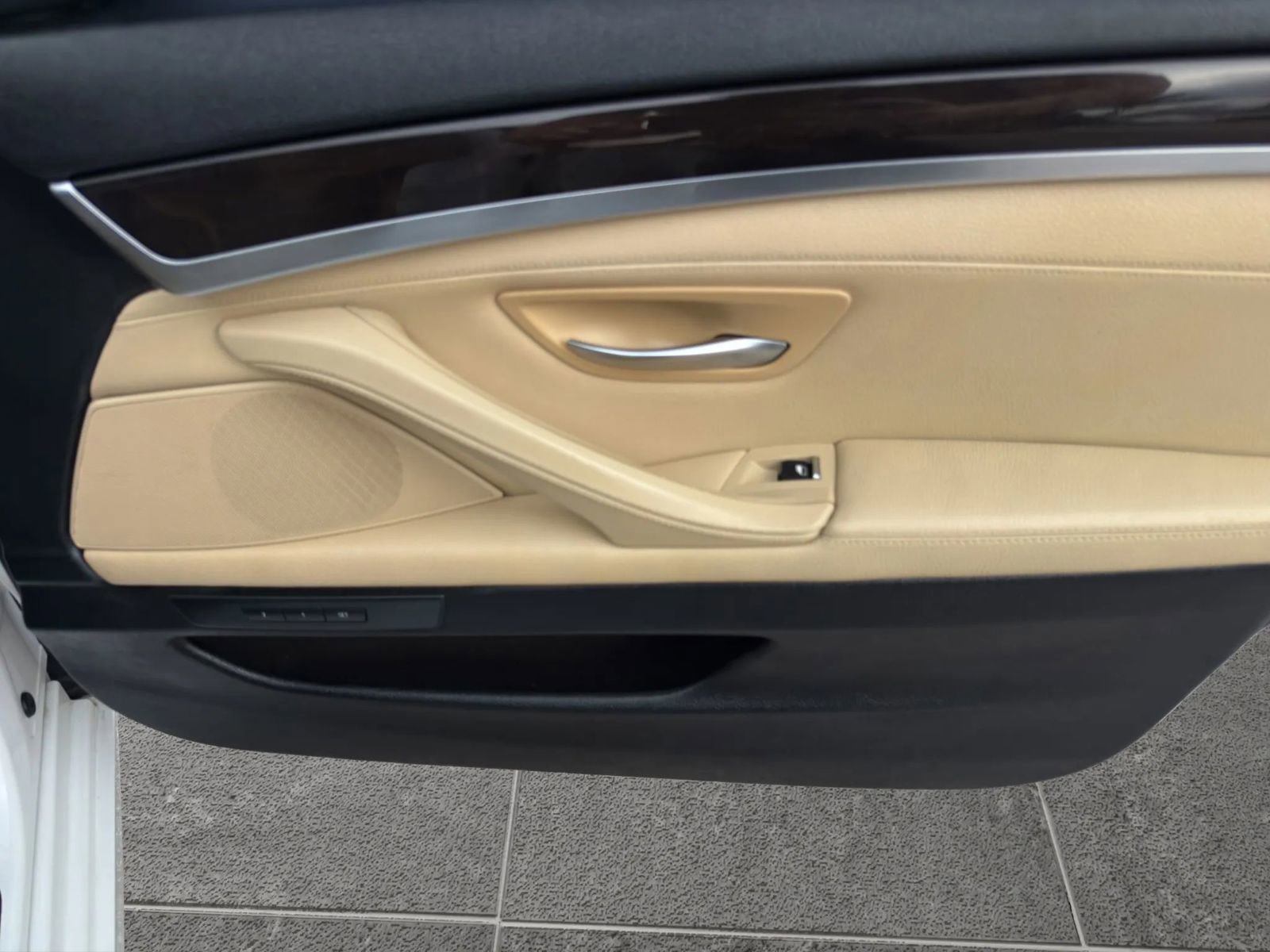 Used 2016 BMW 528i Sedan w/ Premium Package image 24