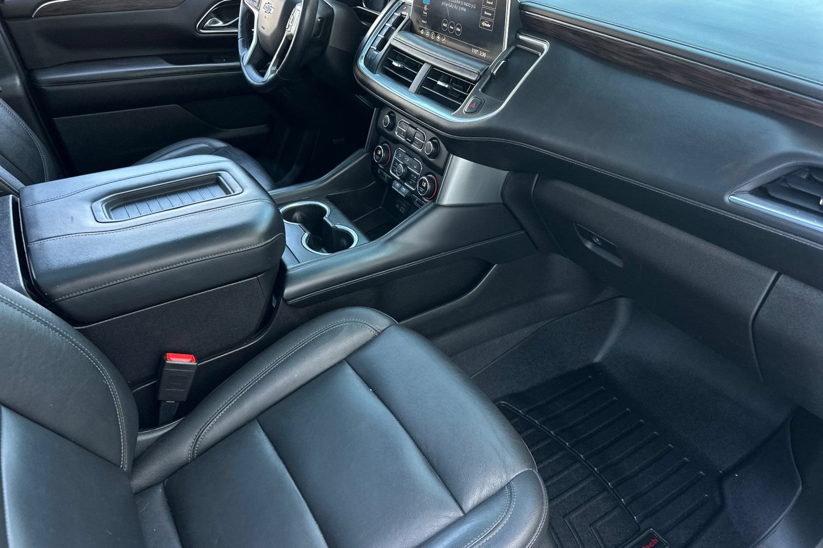 Used 2021 Chevrolet Tahoe Z71 w/ Luxury Package AWD/4WD image 21