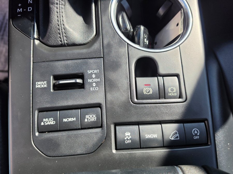 Used 2021 Toyota Highlander XLE AWD/4WD image 16