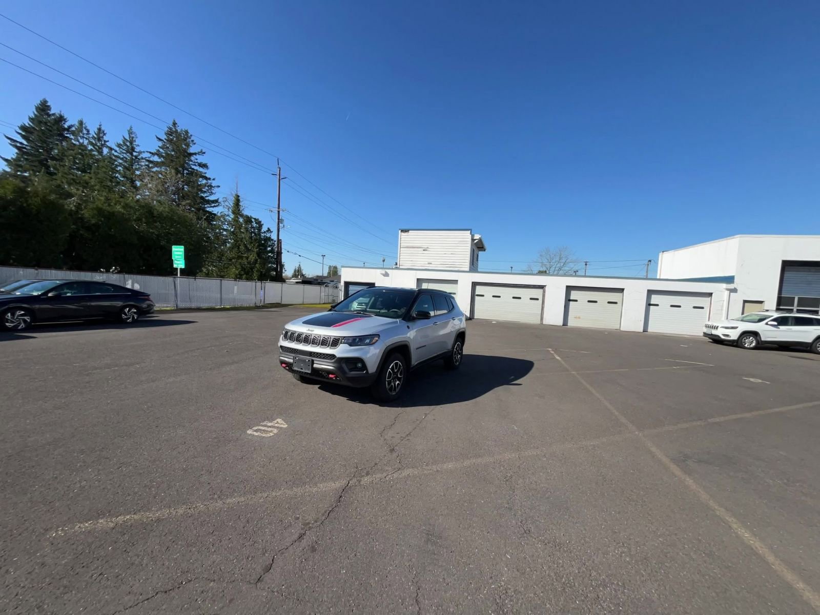 Used 2025 Jeep Compass Trailhawk image 16