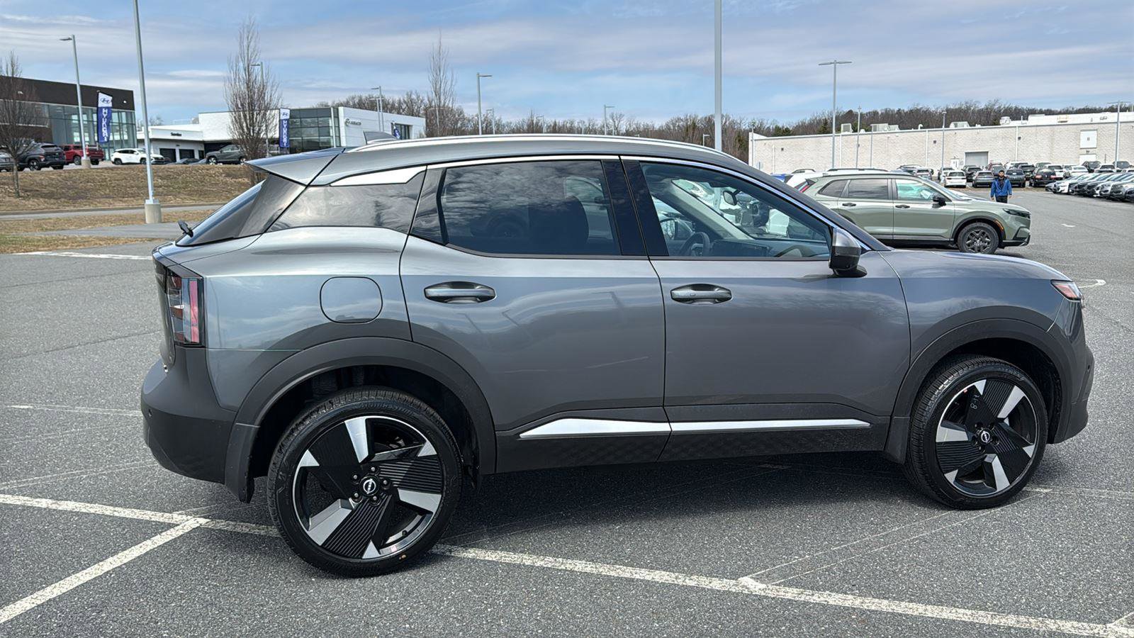 Used 2025 Nissan Kicks SR image 5