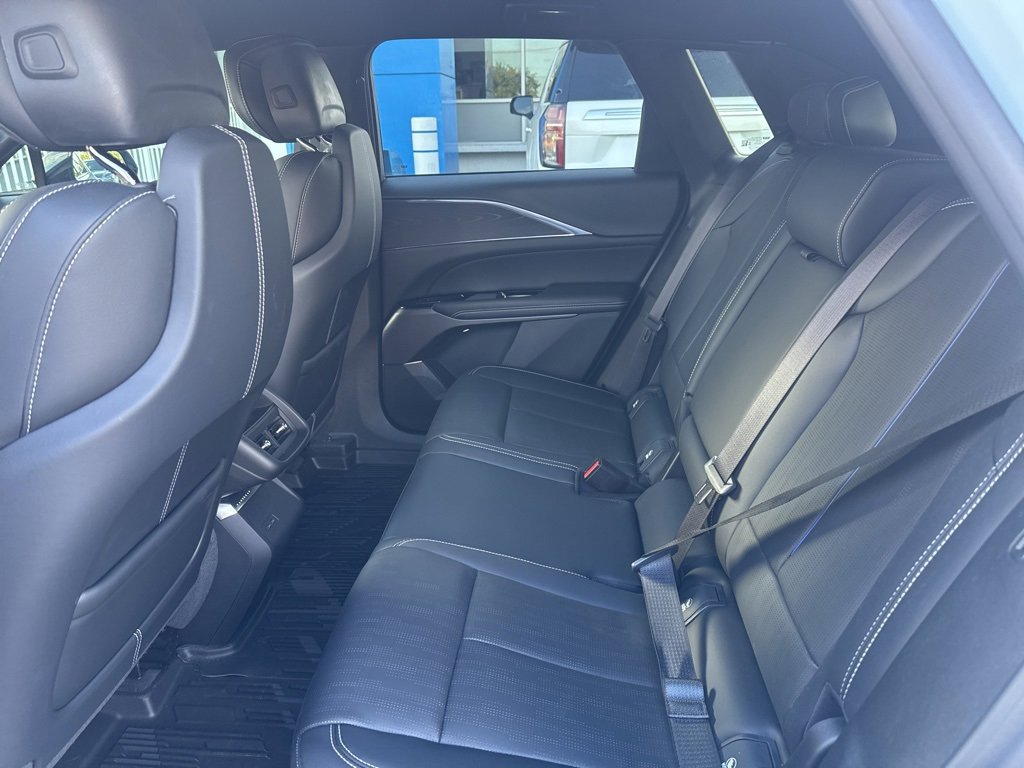 Used 2024 Cadillac Lyriq Sport image 17