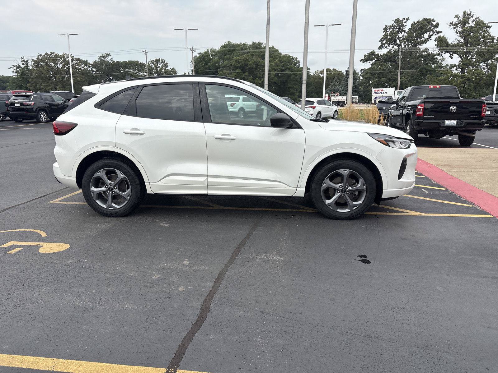 Used 2023 Ford Escape ST-Line w/ Tech Pack #1 AWD/4WD image 4