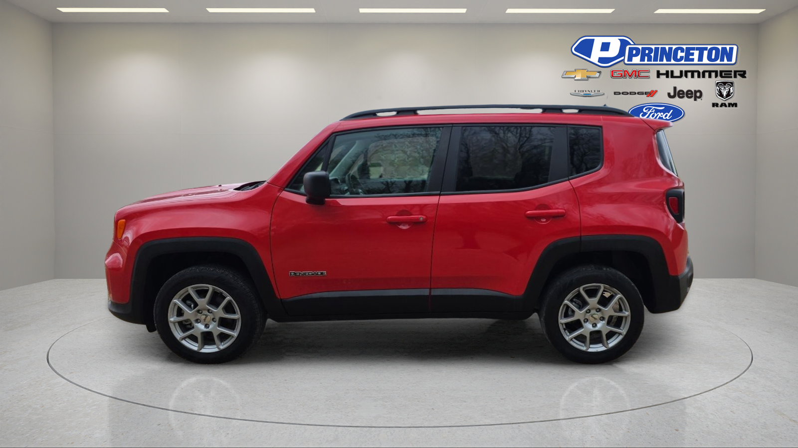 Used 2023 Jeep Renegade Latitude w/ Sun & Fun Group AWD/4WD image 4