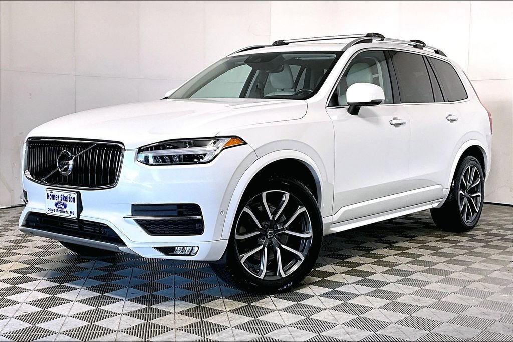 Used 2017 Volvo XC90 T6 Momentum w/ Vision Package image 2