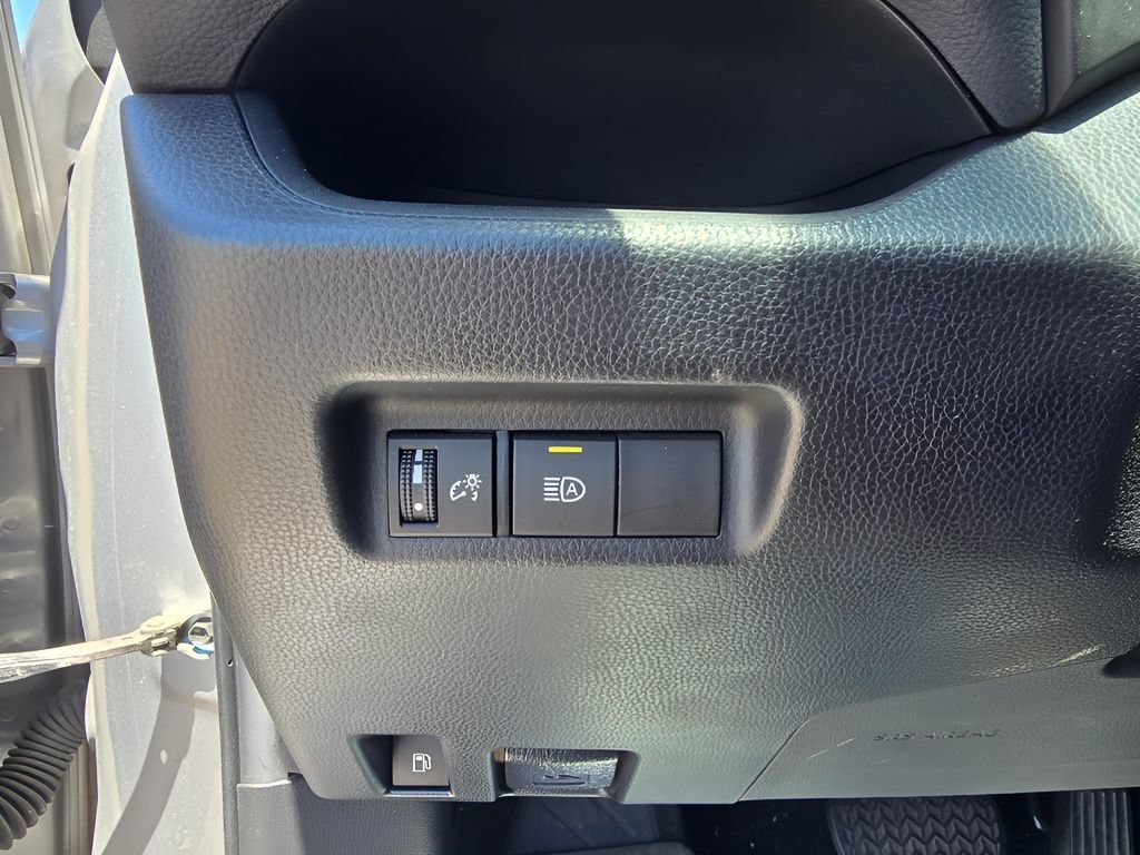 Used 2022 Toyota RAV4 LE AWD/4WD image 22