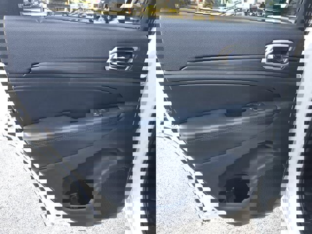 Used 2019 Jeep Grand Cherokee Altitude image 19