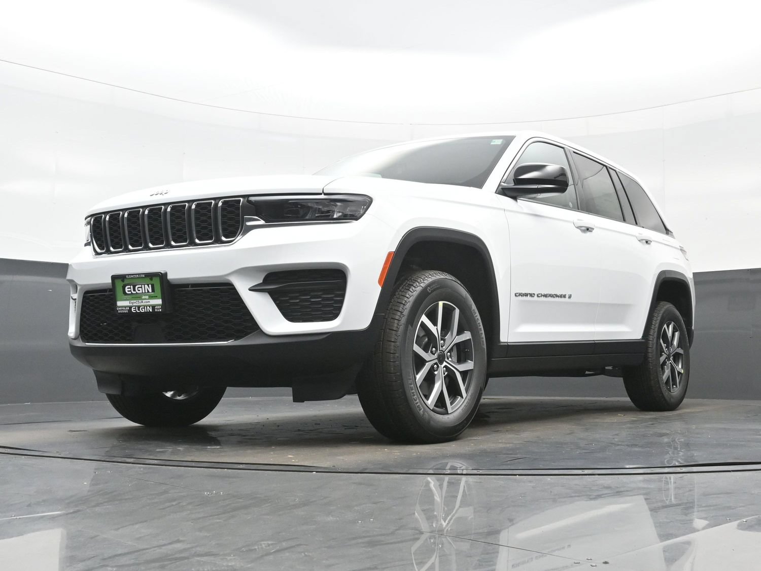 New 2027 Jeep Grand Cherokee Laredo AWD/4WD image 14