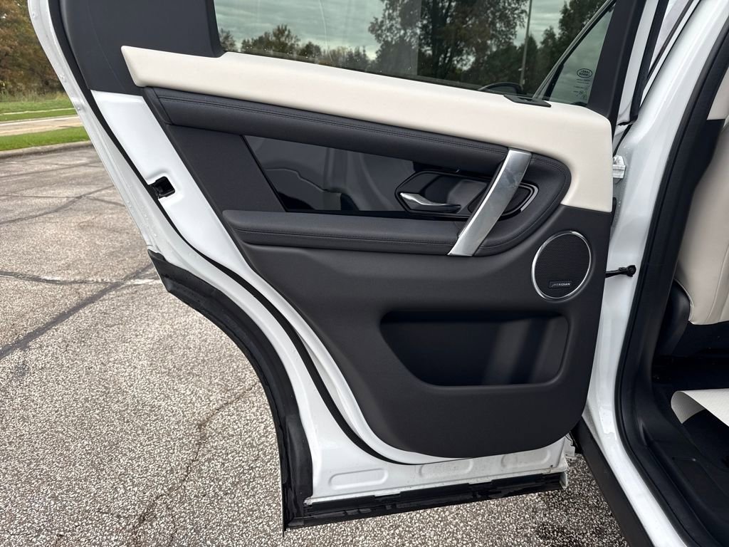 Used 2024 Land Rover Discovery Sport S image 11