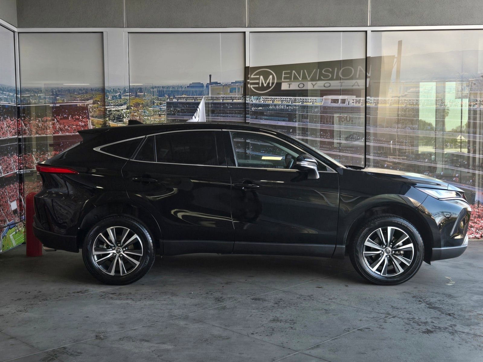 Certified 2023 Toyota Venza LE image 4