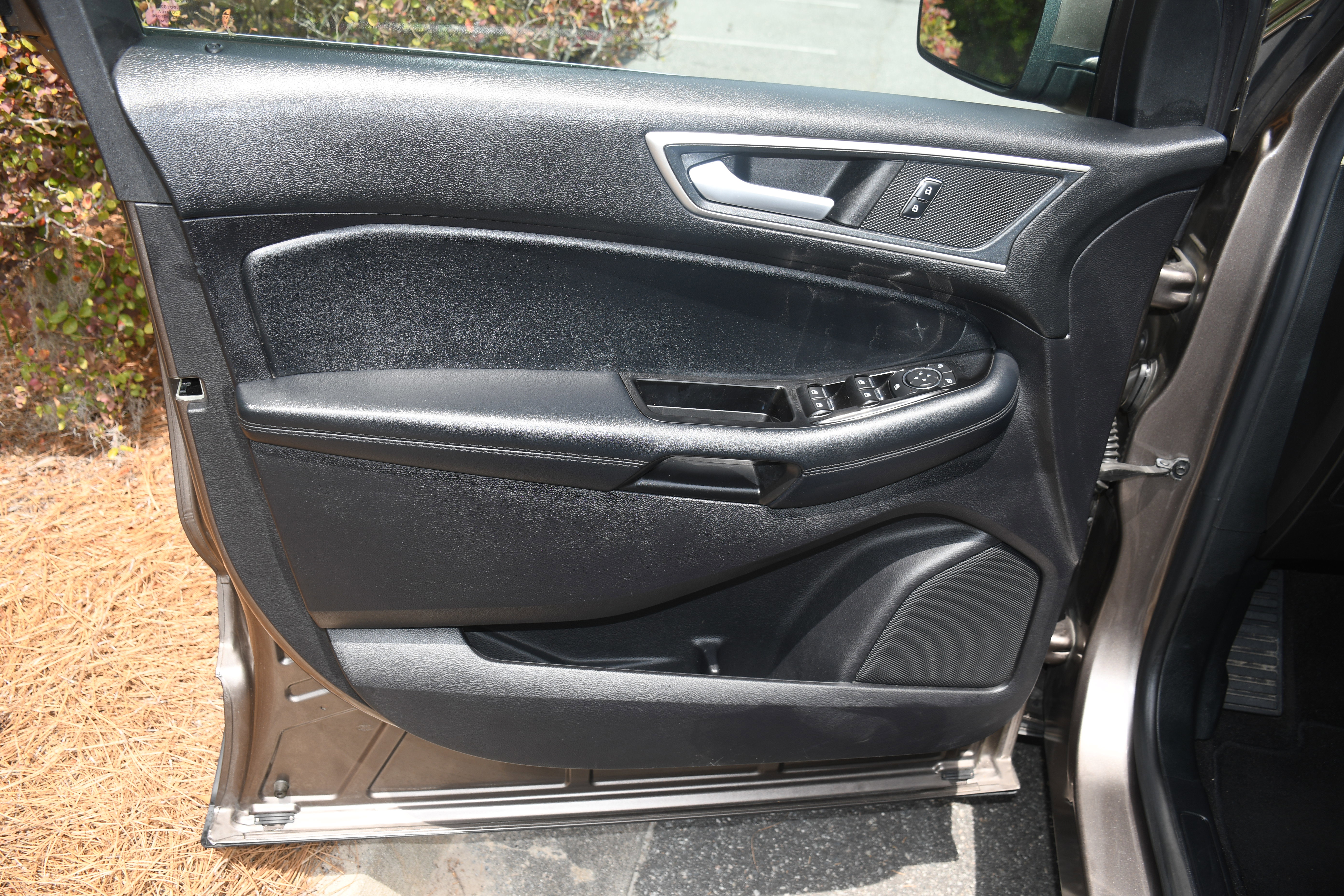 Used 2019 Ford Edge SEL w/ Equipment Group 201A AWD/4WD image 9