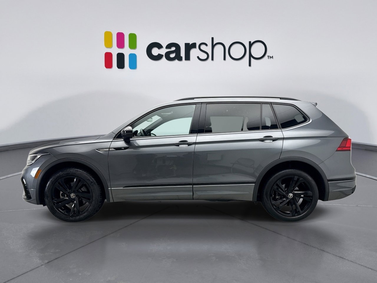Used 2024 Volkswagen Tiguan SE R-Line FWD image 2
