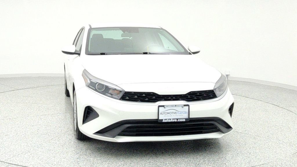 Used 2023 Kia Forte LX image 2