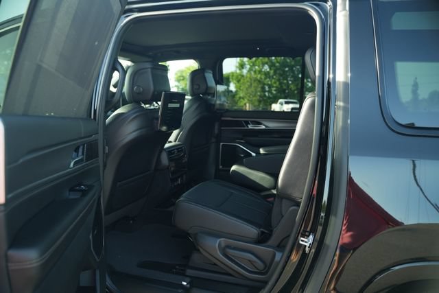 New 2026 Jeep Grand Wagoneer L Limited w/ Premium Group II AWD/4WD image 14