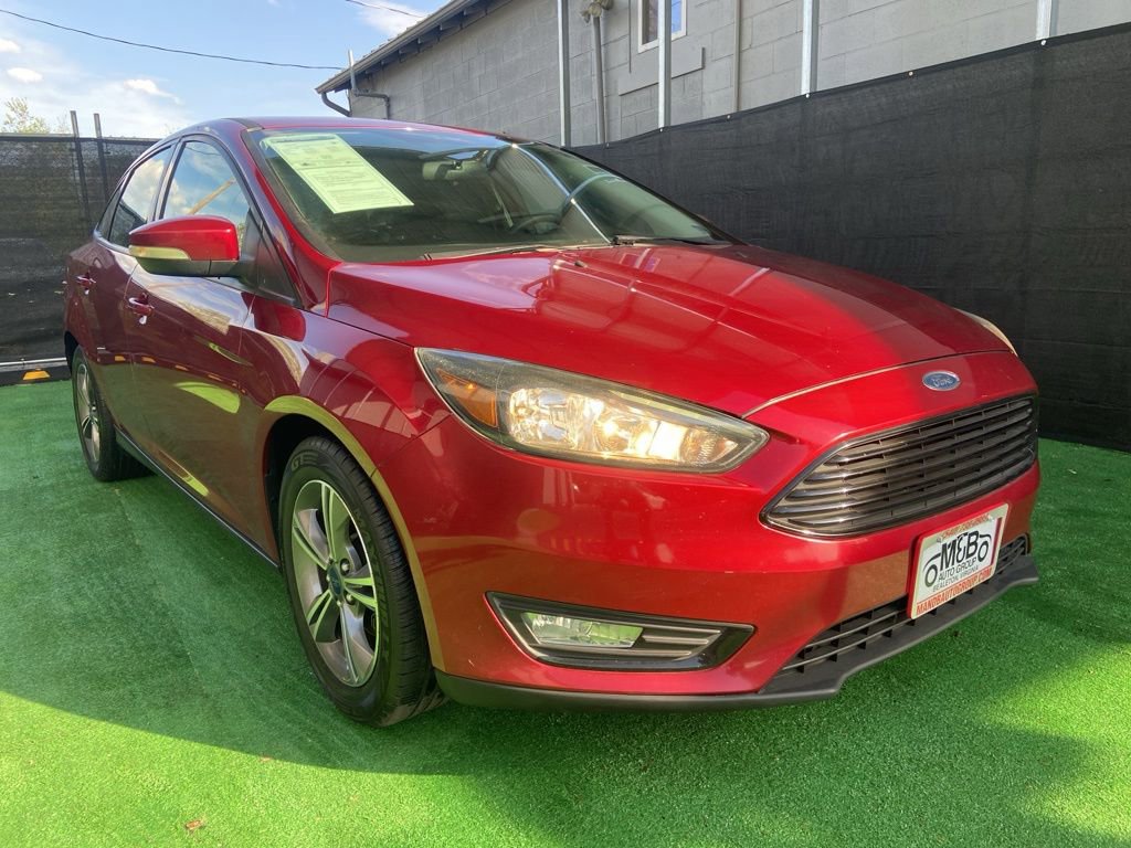 Used 2017 Ford Focus SE FWD image 2