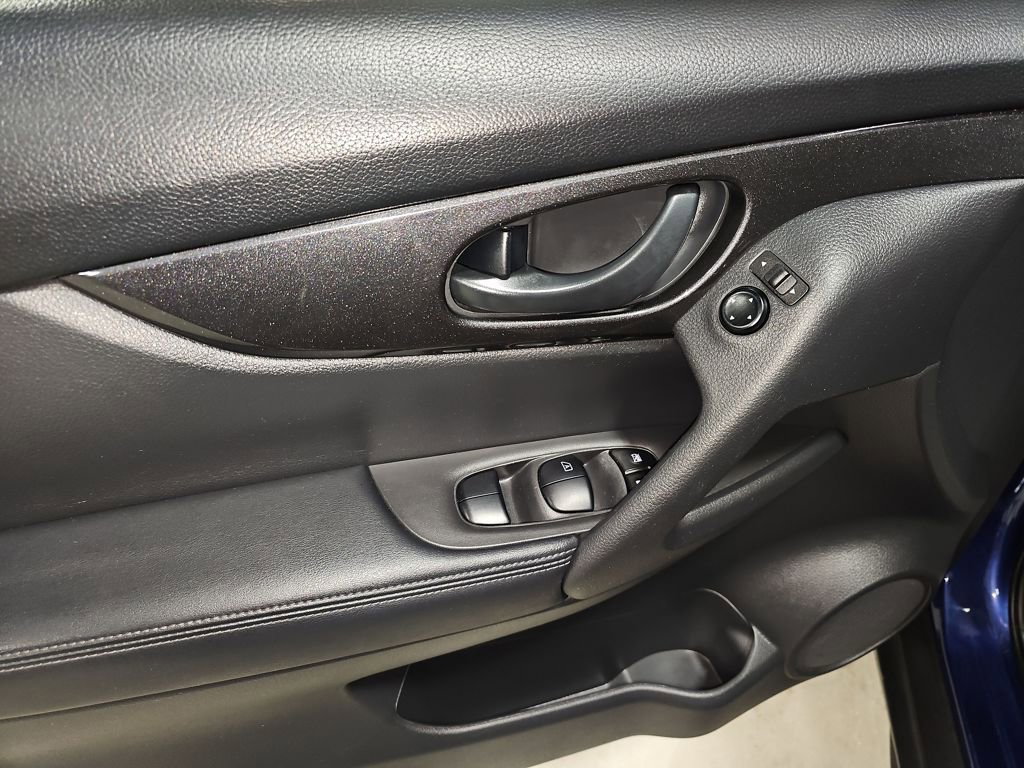 Used 2020 Nissan Rogue S image 28