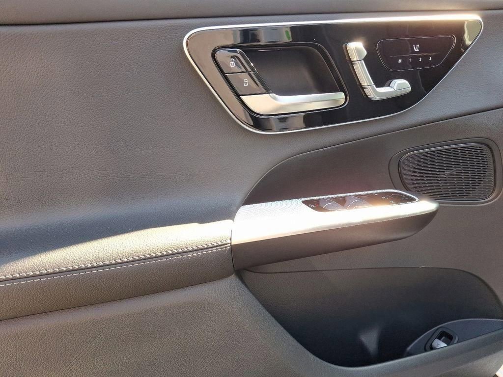 Used 2024 Mercedes-Benz GLC 300 4MATIC image 12