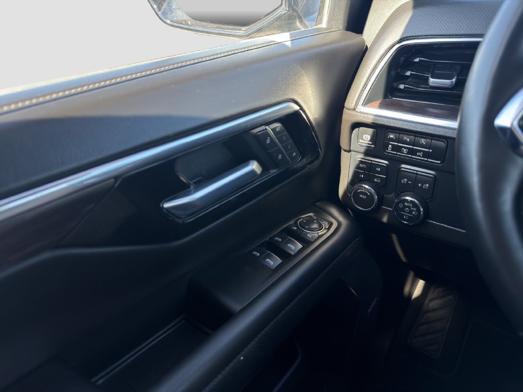 Used 2025 Chevrolet Tahoe Premier AWD/4WD image 25