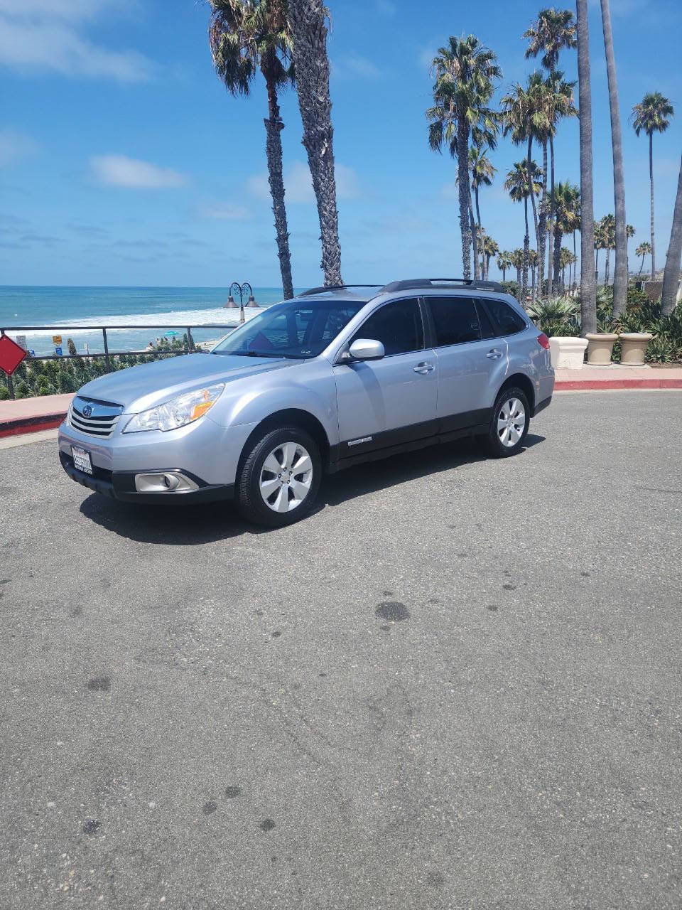 Used 2012 Subaru Outback 2.5i Premium w/ All-Weather Pkg AWD/4WD image 2
