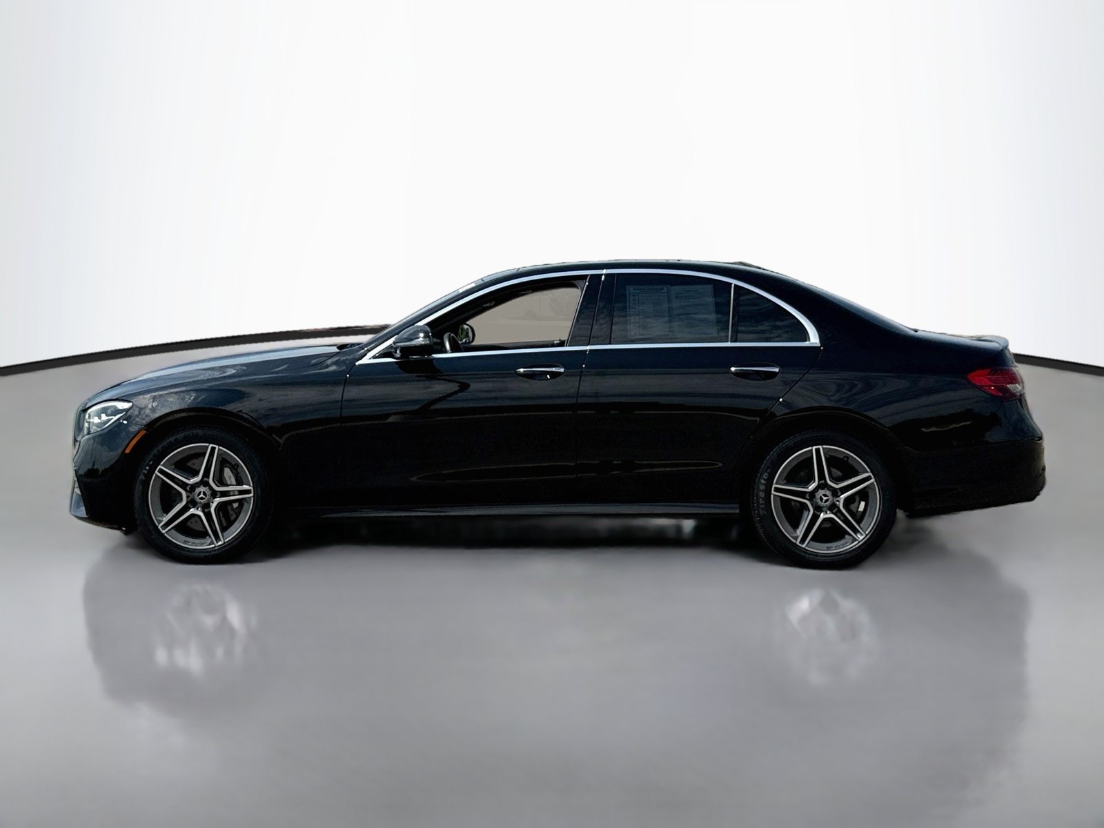 Used 2021 Mercedes-Benz E 350 4MATIC Sedan image 4