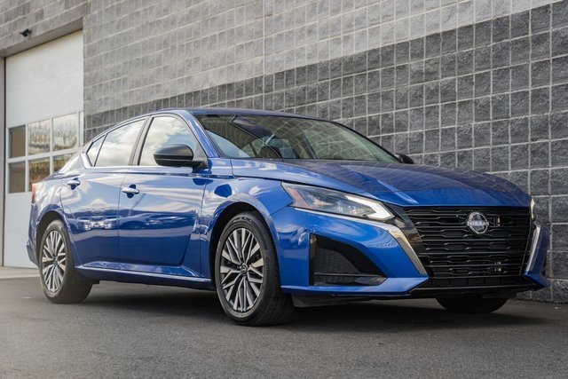 Used 2025 Nissan Altima 2.5 SV video 2