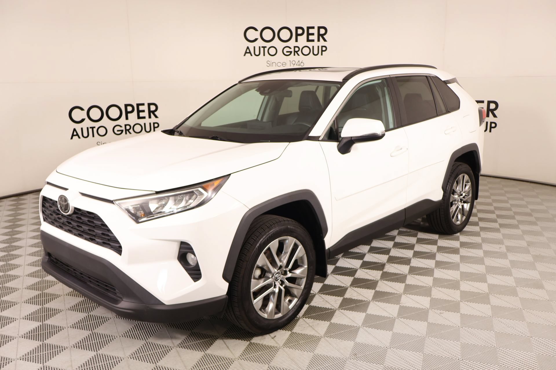 Used 2020 Toyota RAV4 XLE Premium AWD/4WD image 10