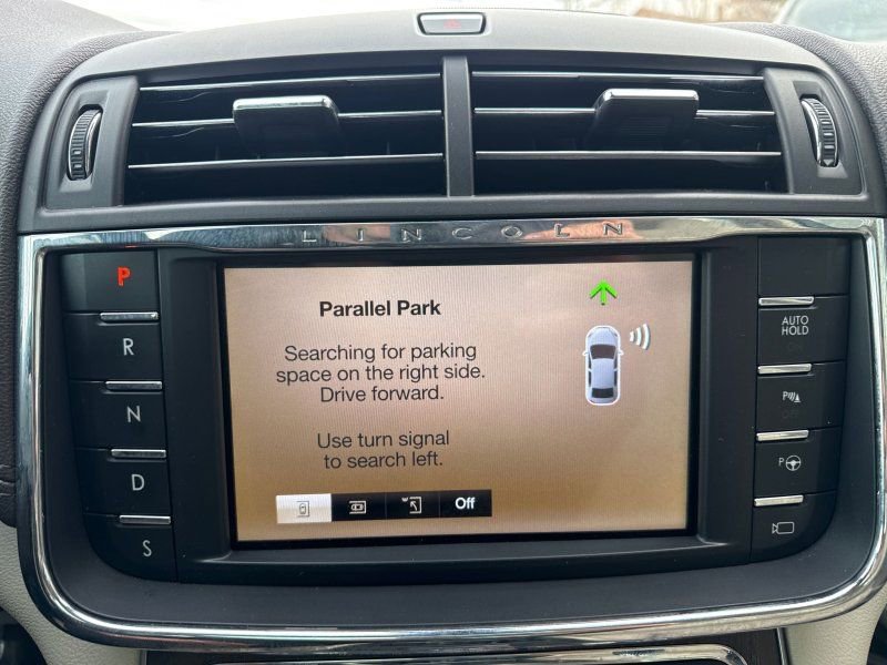 Used 2018 Lincoln Continental Select image 27