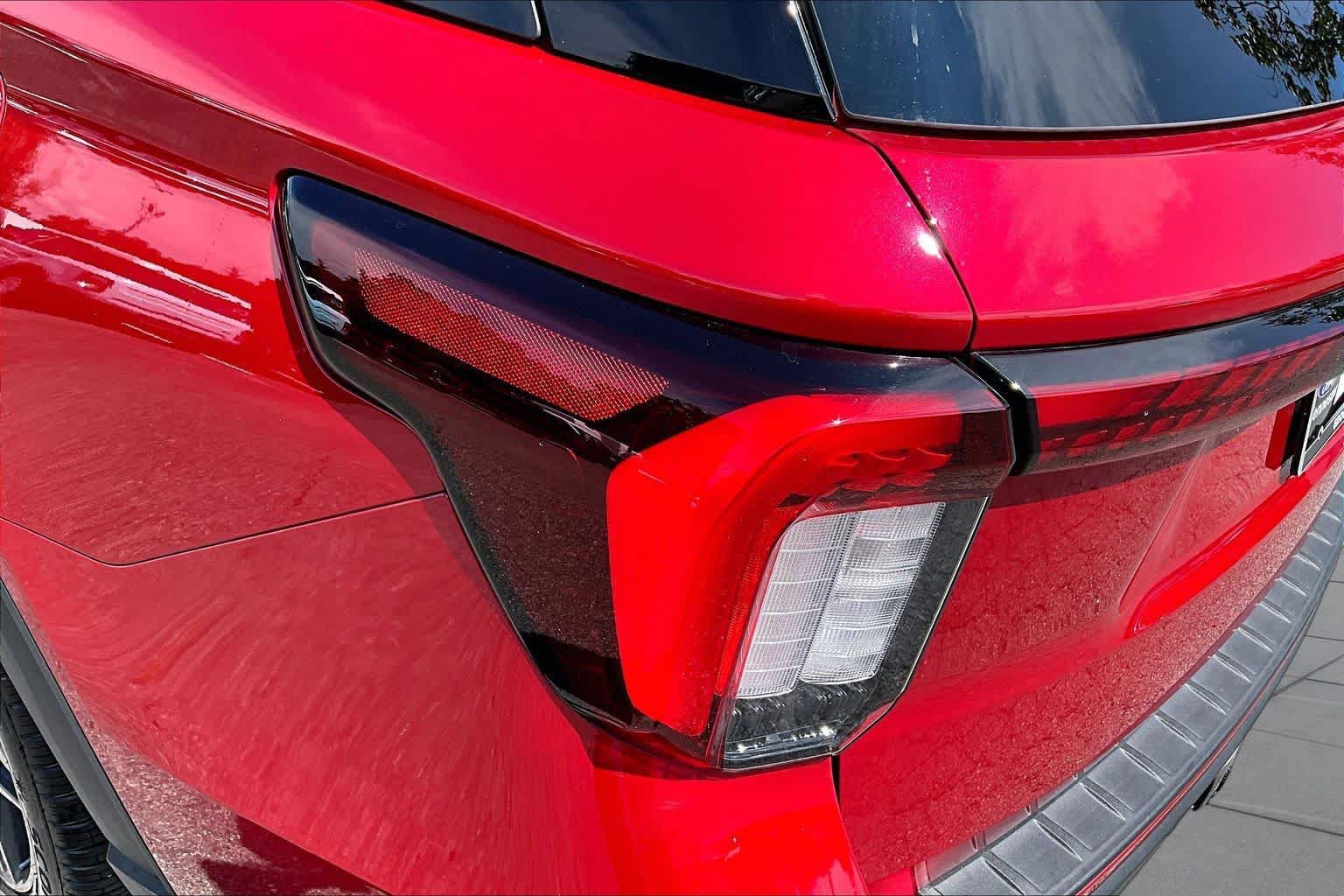 Certified 2025 Ford Explorer ST-Line w/ Premium Package RWD image 27