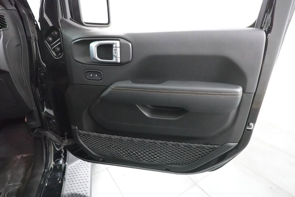 Used 2023 Jeep Wrangler Unlimited Sahara AWD/4WD image 32