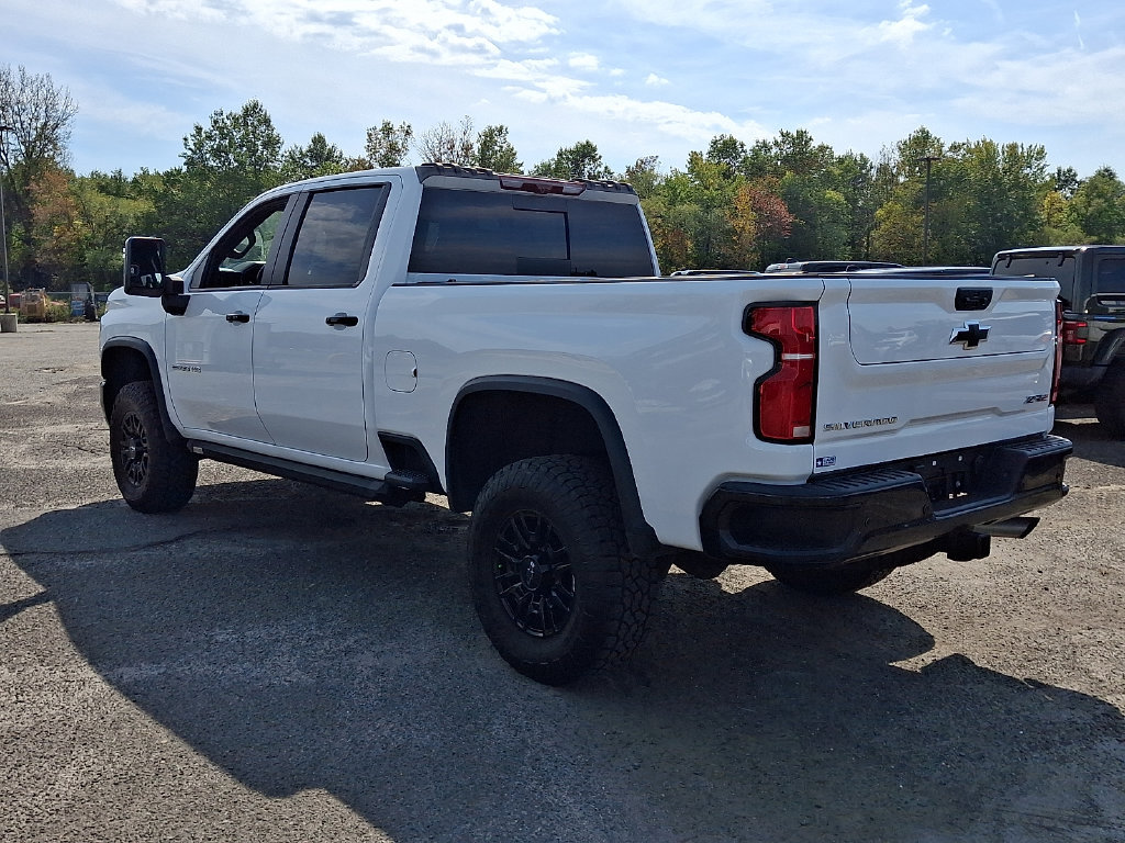 Used 2025 Chevrolet Silverado 2500 ZR2 w/ Technology Package AWD/4WD image 8