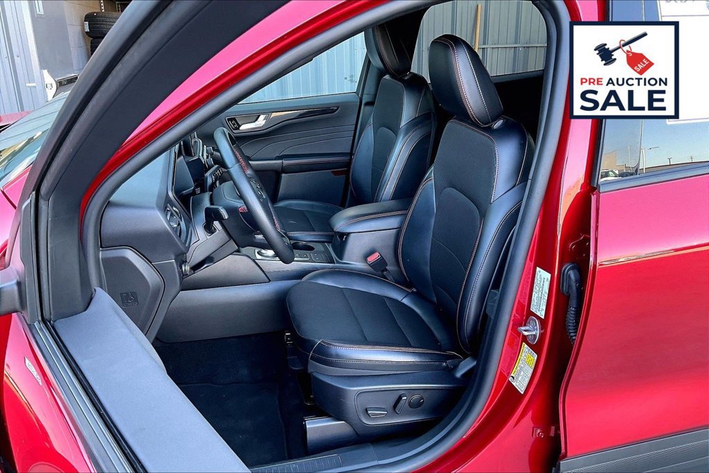 Used 2025 Ford Escape ST-Line Select AWD/4WD image 25