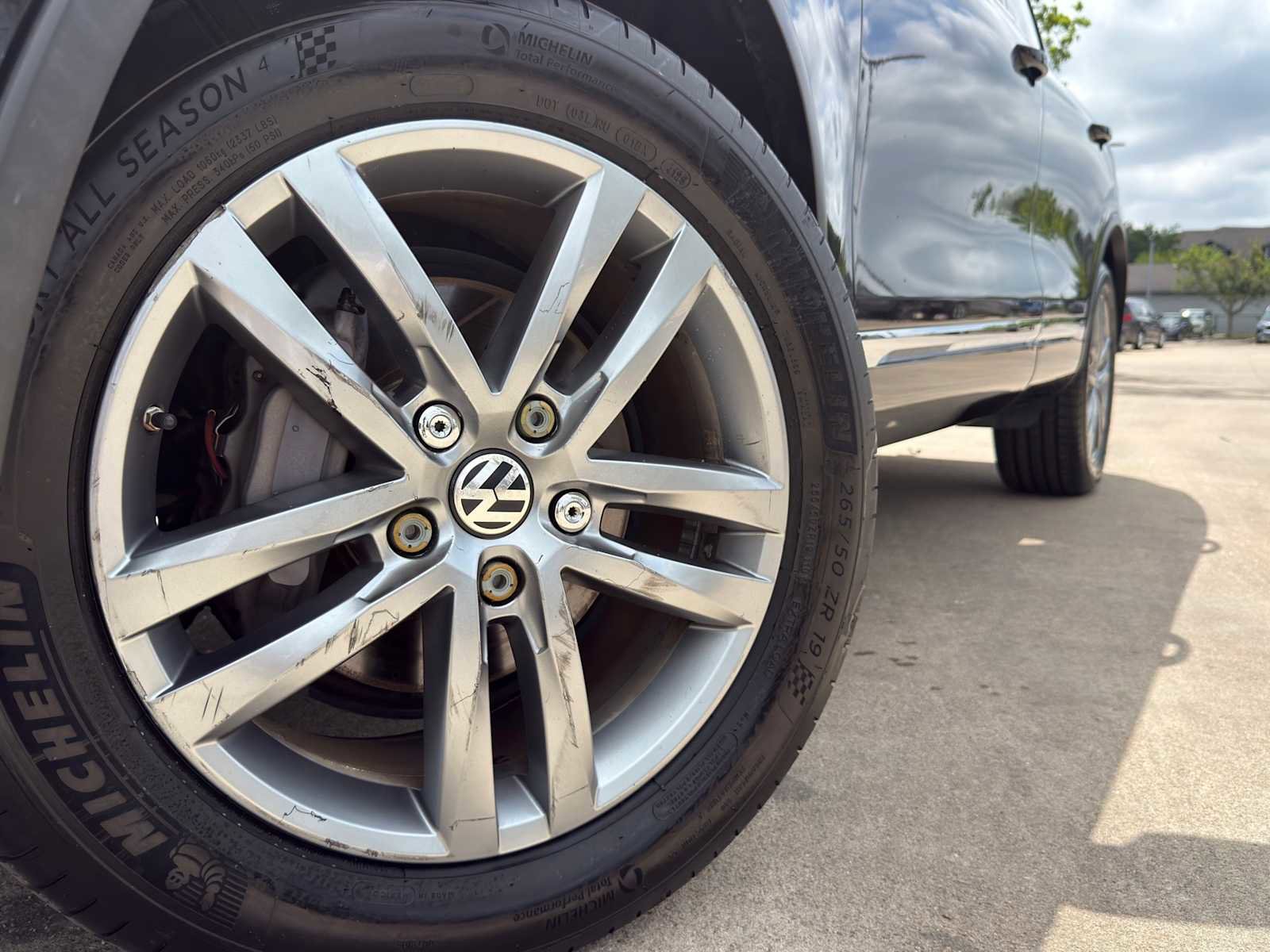 Used 2015 Volkswagen Touareg TDI AWD/4WD image 3