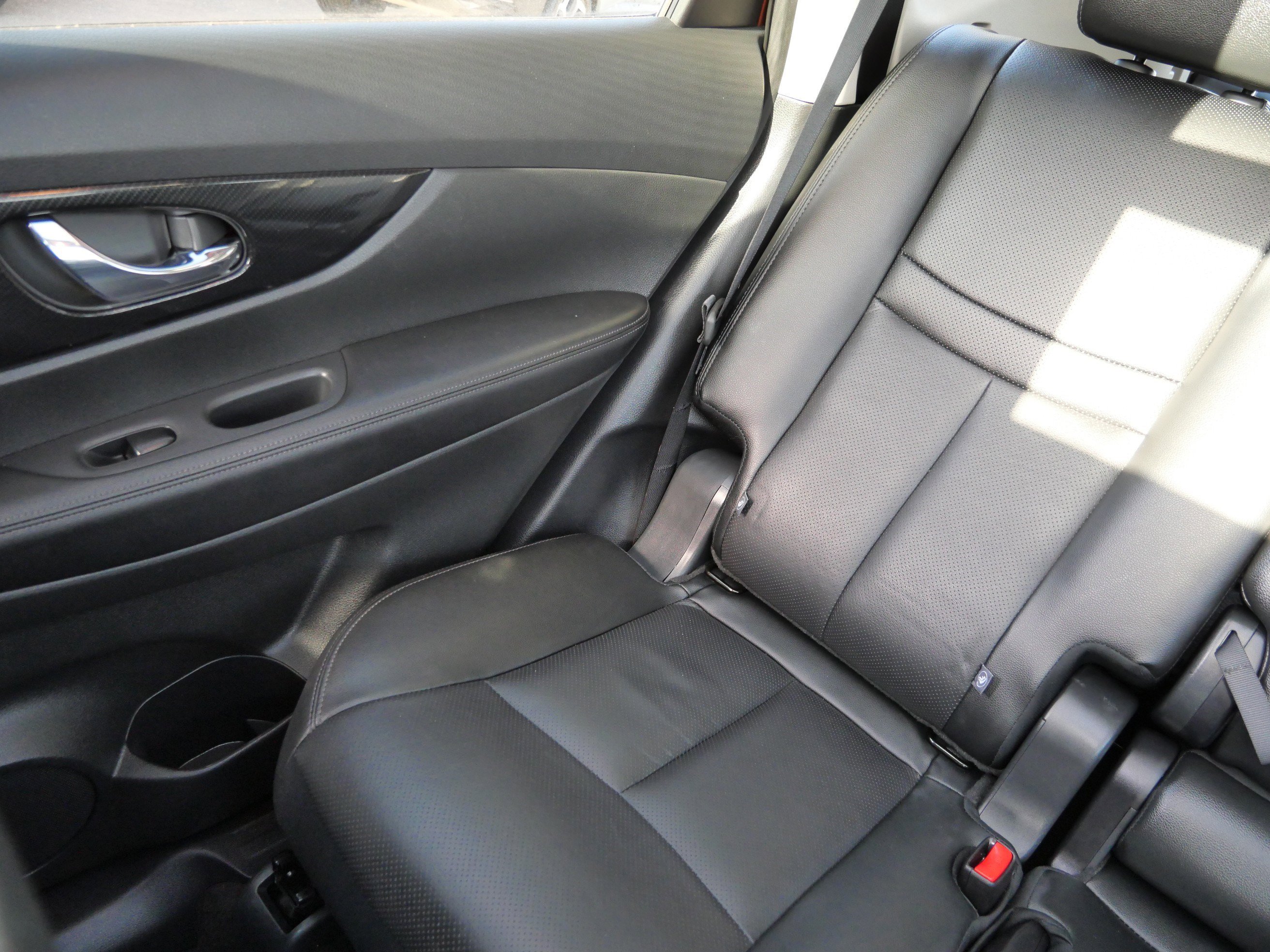 Used 2020 Nissan Rogue SL w/ Premium Package image 12