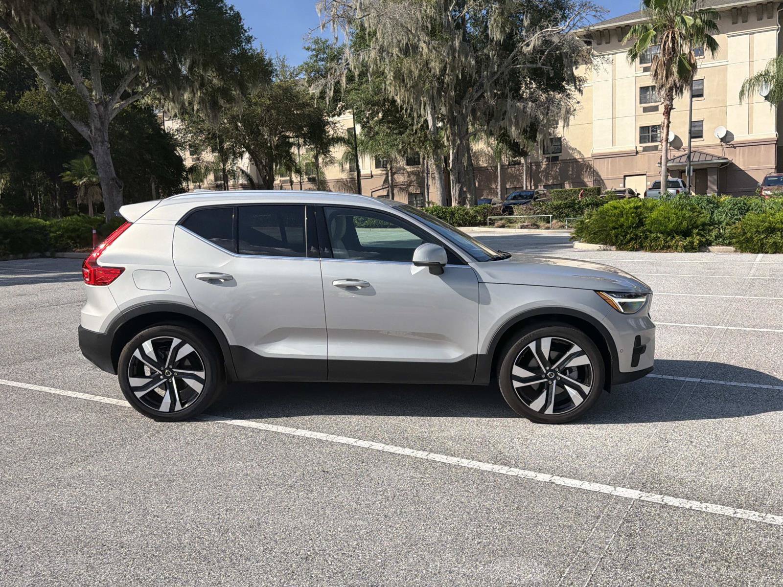 Used 2023 Volvo XC40 B5 Ultimate w/ Protection Package Premier AWD/4WD image 3
