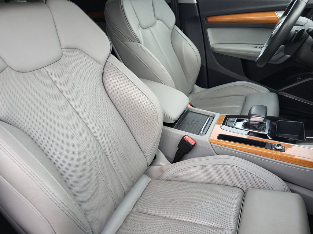 Used 2021 Audi Q5 e Premium Plus w/ Premium Plus Package image 19