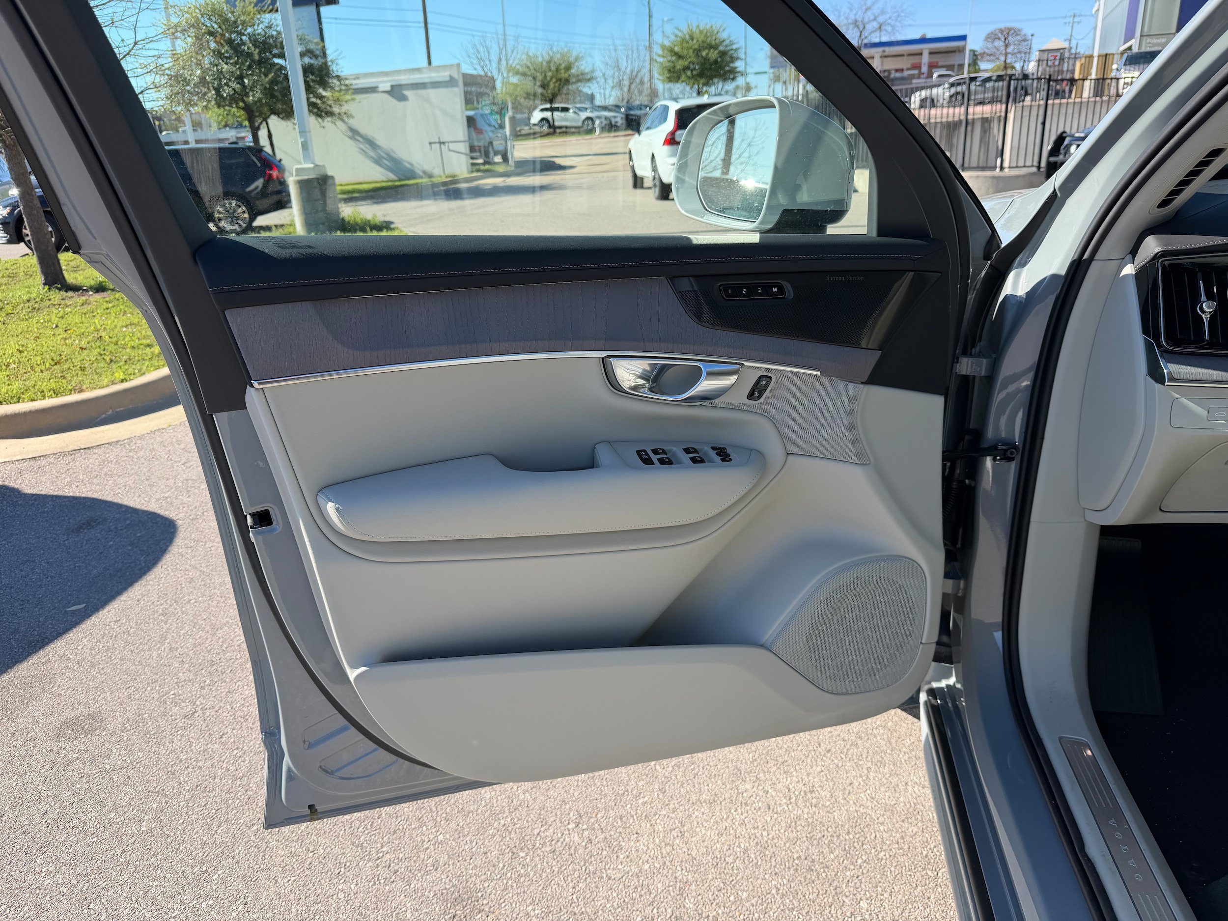 New 2026 Volvo XC90 B6 Ultra w/ Protection Package AWD/4WD image 18
