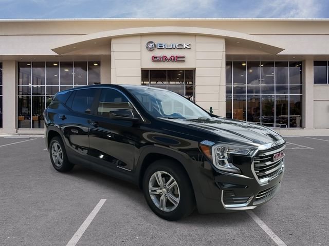 Used 2023 GMC Terrain SLE image 2