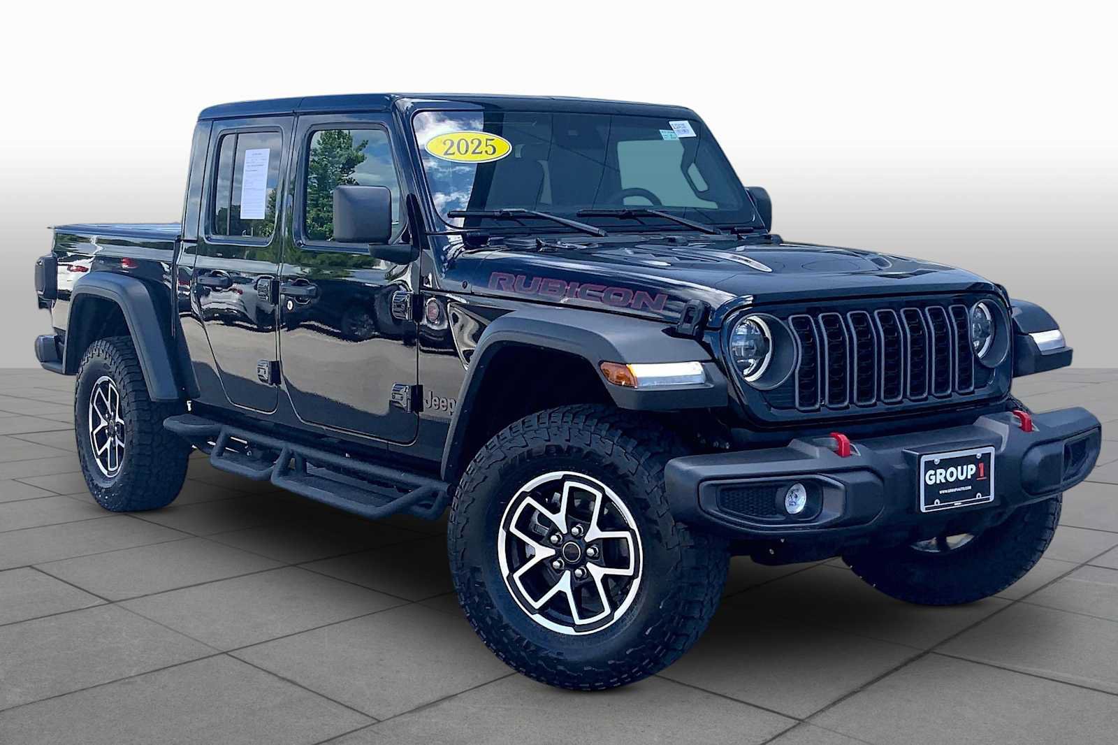 Used 2025 Jeep Gladiator Rubicon w/ Convenience Group AWD/4WD image 3